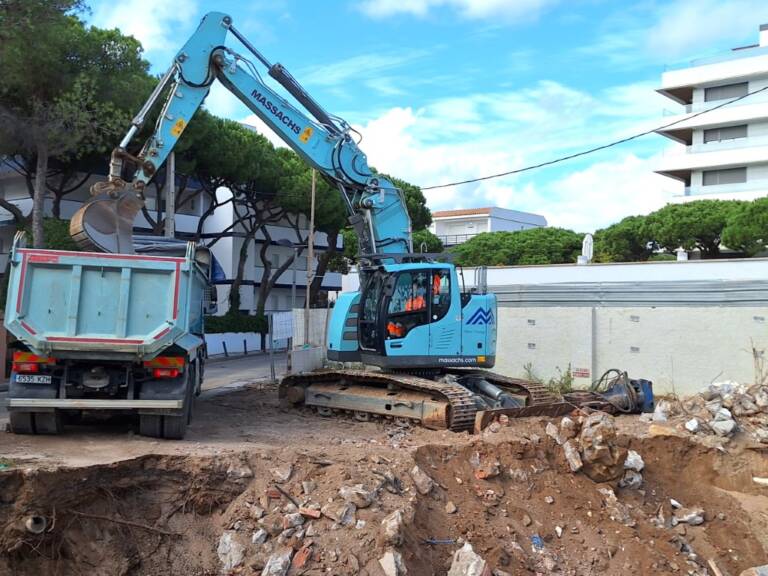 Rebaix moviment terres excavacio pantalles pilots fonaments gestió residus carrega i transport MASSACHS Obres i Paisatge 04